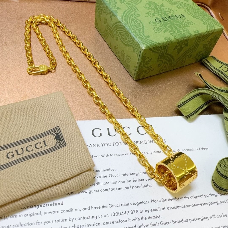 G*u*i necklaces